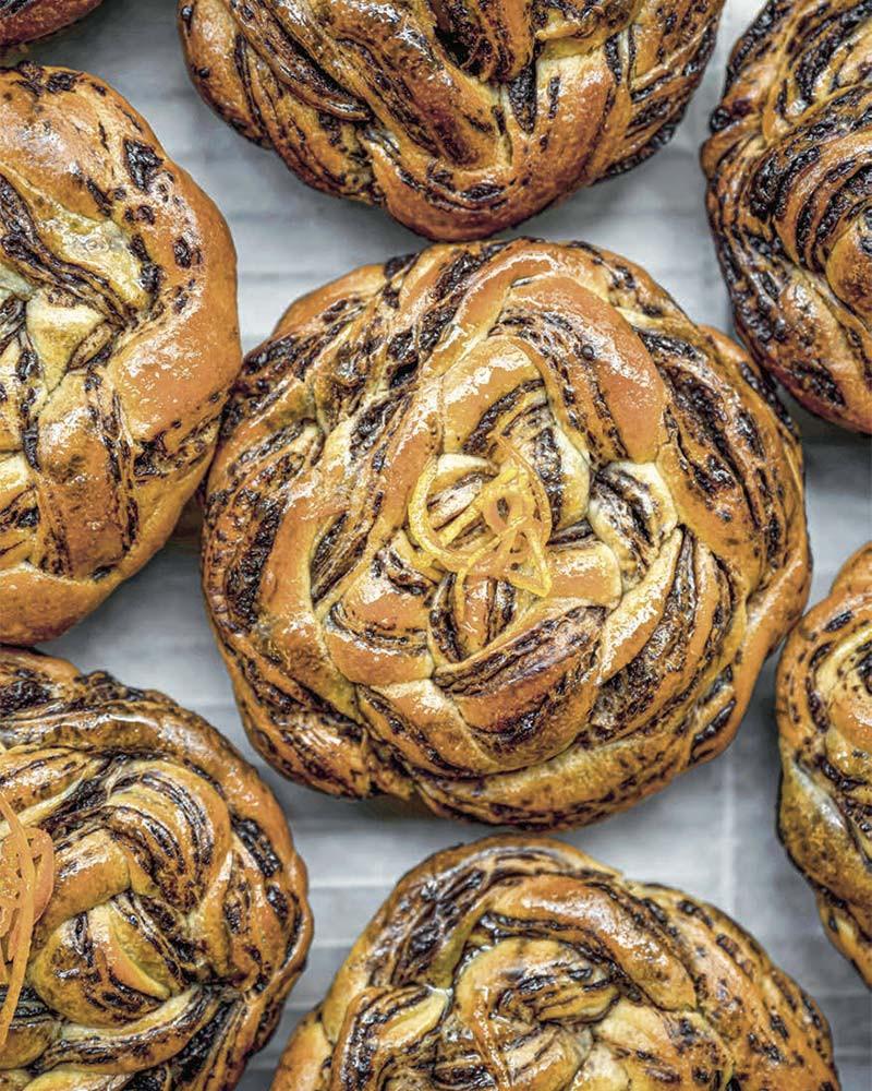 Libro Babka Zana de Sarah Amouyal and Emmanuel Murat sobre babka, rugelachs, hallah, sándwiches, brioches y borekas.