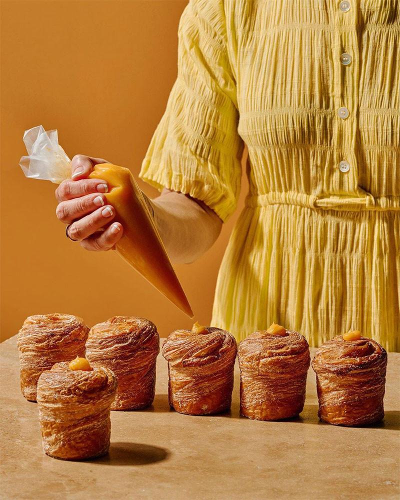 Lune croissanterie libro de Kate Reid. Lune: Eating Croissants All Day, Every Day book