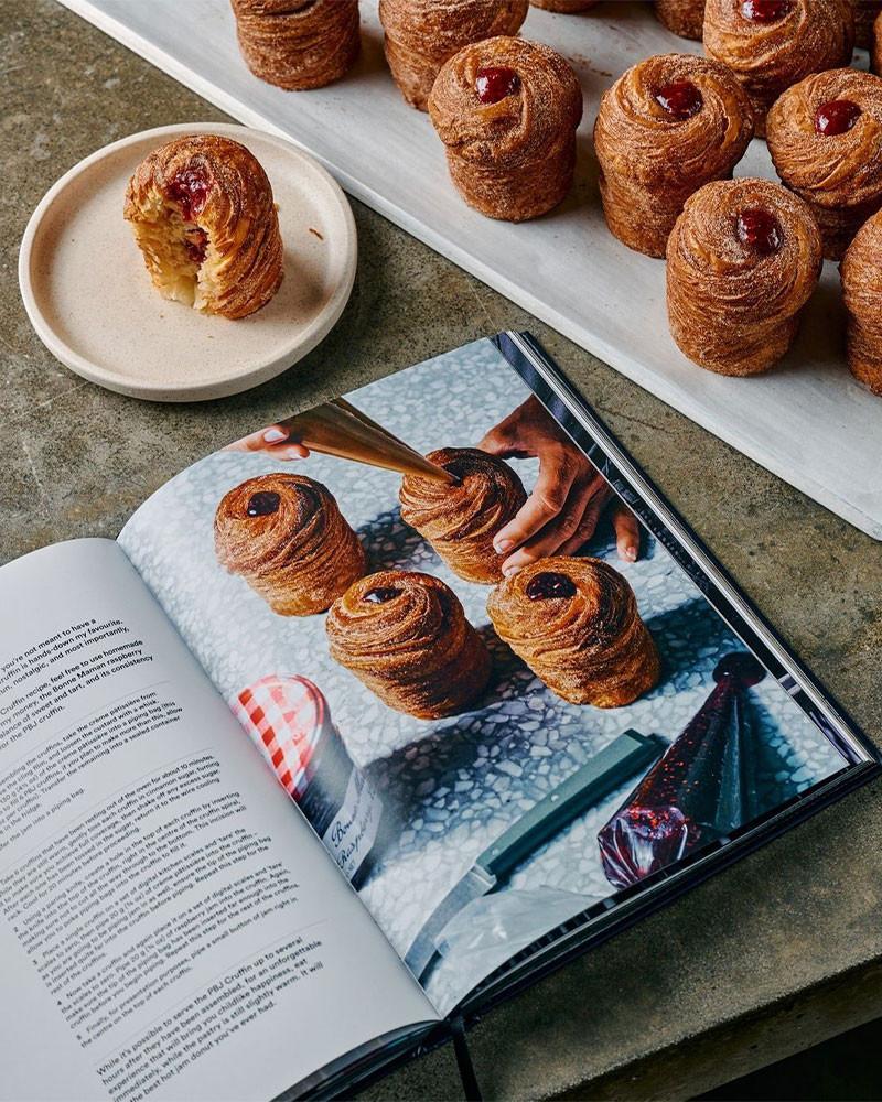 Lune croissanterie libro de Kate Reid. Lune: Eating Croissants All Day, Every Day book