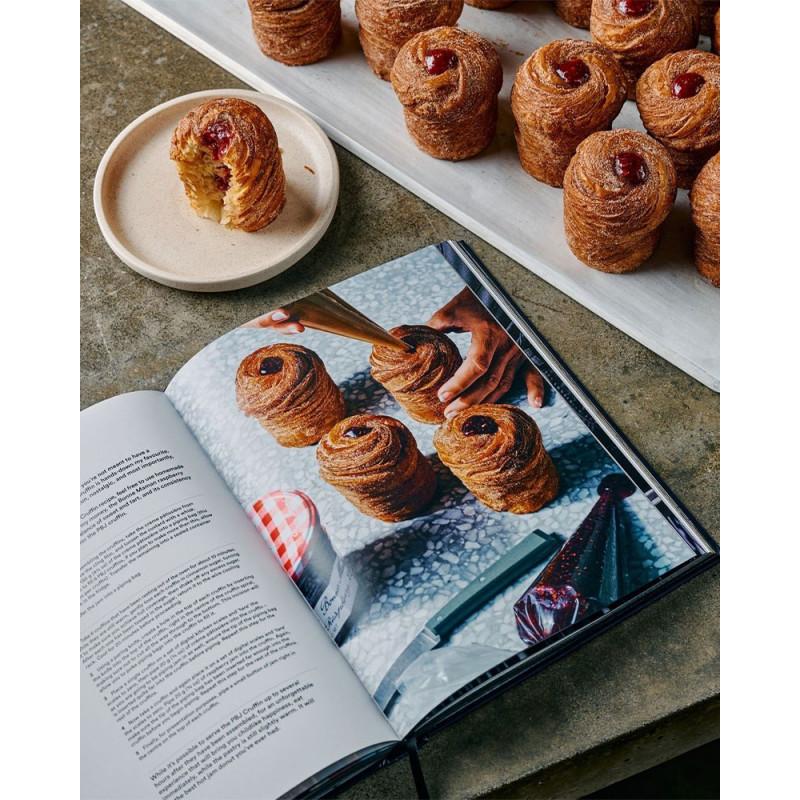 Lune croissanterie libro de Kate Reid. Lune: Eating Croissants All Day, Every Day book