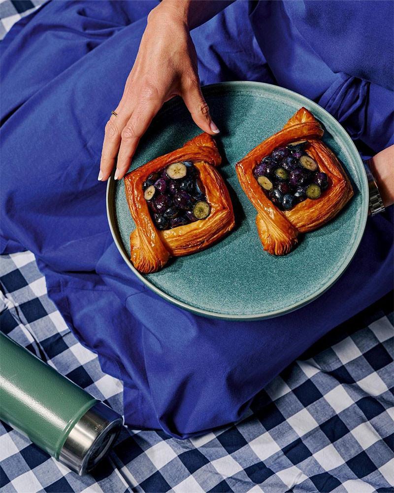 Lune croissanterie libro de Kate Reid. Lune: Eating Croissants All Day, Every Day book