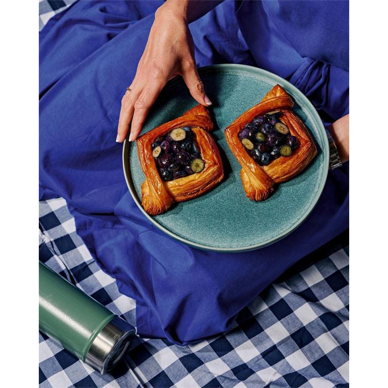 Lune croissanterie libro de Kate Reid. Lune: Eating Croissants All Day, Every Day book