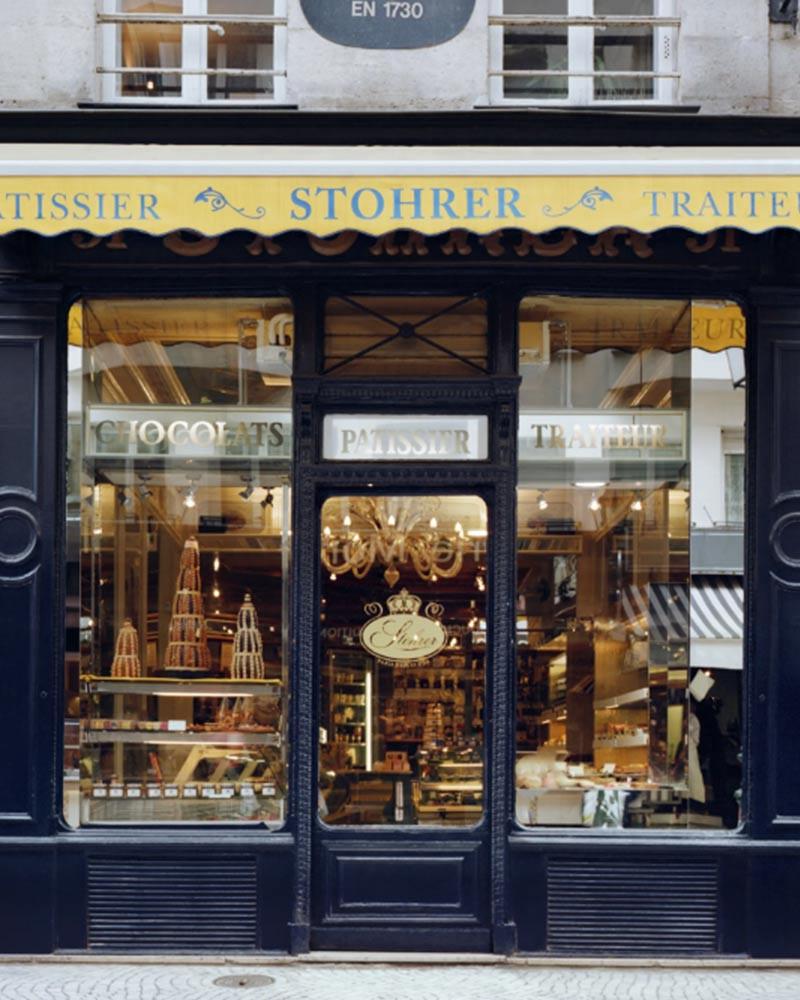 Le livre de pâtisserie Stohrer par Jeffrey Cagnes. Livre de pâtisserie française classique