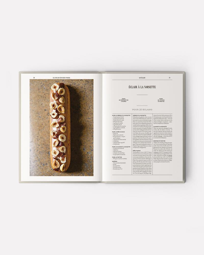 Le livre de pâtisserie Stohrer par Jeffrey Cagnes. Livre de pâtisserie française classique