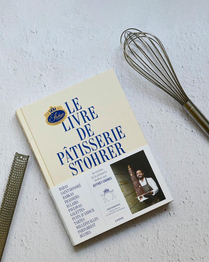 Le livre de pâtisserie Stohrer par Jeffrey Cagnes. Livre de pâtisserie française classique