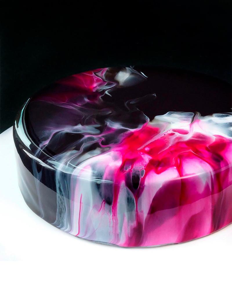 Ksenia Penkina book Recette. Most popular cake and glaze recipes by Ksenia Penkina. Discover the glazing effects.