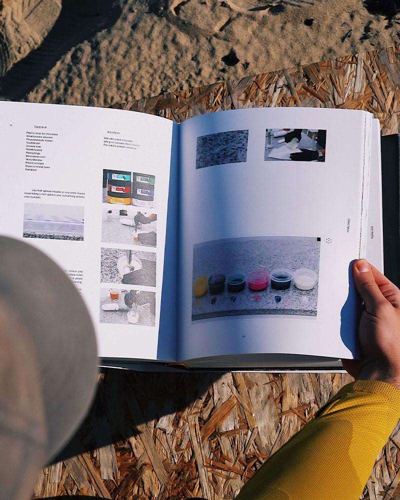 Libro Pralinarium de Andrey Dubovik. Se trata de un manual de diseño de bombones con tutoriales de realidad aumentada