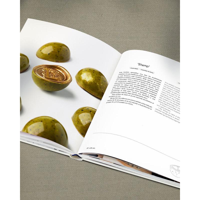 Mini libro de Xavi Donnay. Mini es el primer libro del mundo de pastelería contemporánea dedicado al formato pequeño.