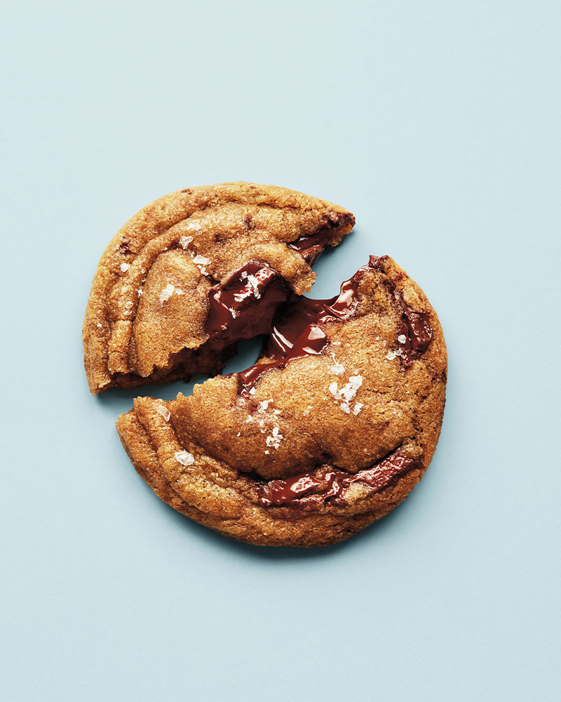Libro Cookies & Crumbs: Chunky, Chewy, Gooey Cookies for Every Mood de Kaja Hengstenberg