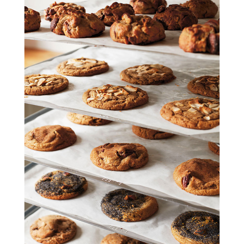 Libro Cookies & Crumbs: Chunky, Chewy, Gooey Cookies for Every Mood de Kaja Hengstenberg